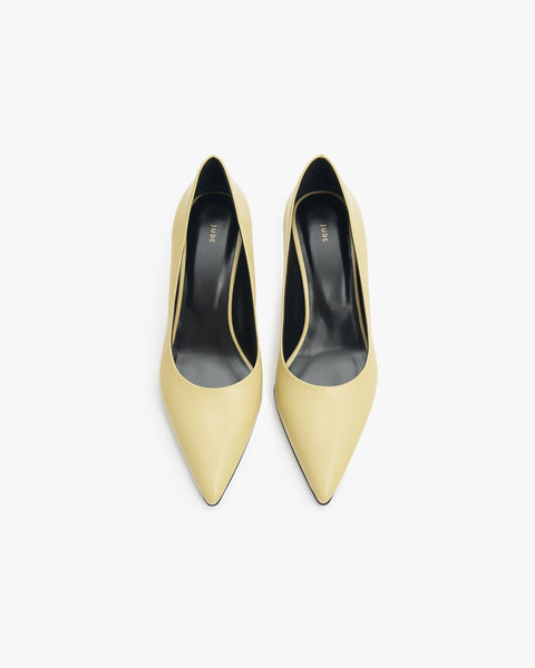 Blade Pump in Beige Brushed Leather