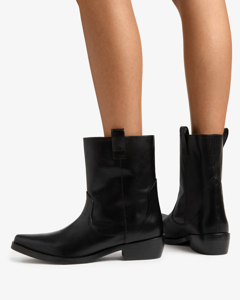 Cas Ankle Boot Black Leather