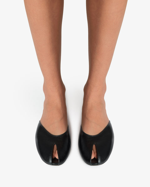 Date Flat in Black Leather