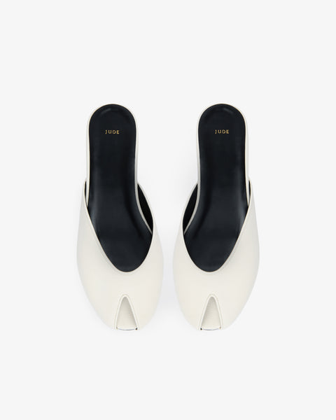 Date Flat Off-White Leather