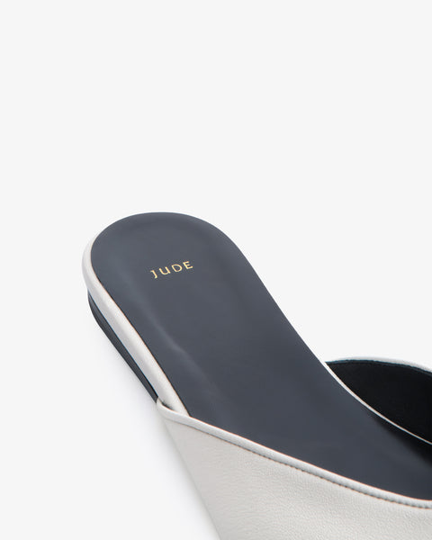 Date Flat Off-White Leather