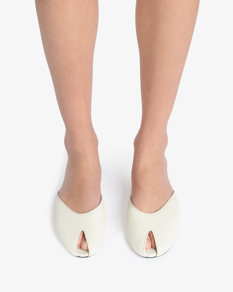 Date Flat Off-White Leather