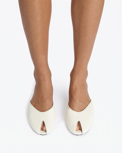 Date Flat Off-White Leather