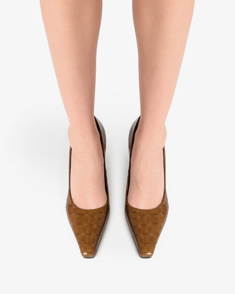 fame pump in brown croc embossed leather