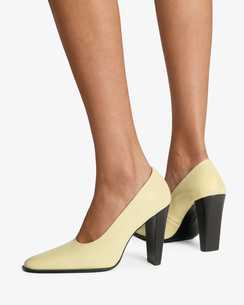 Fete Pump in Beige Brushed Leather