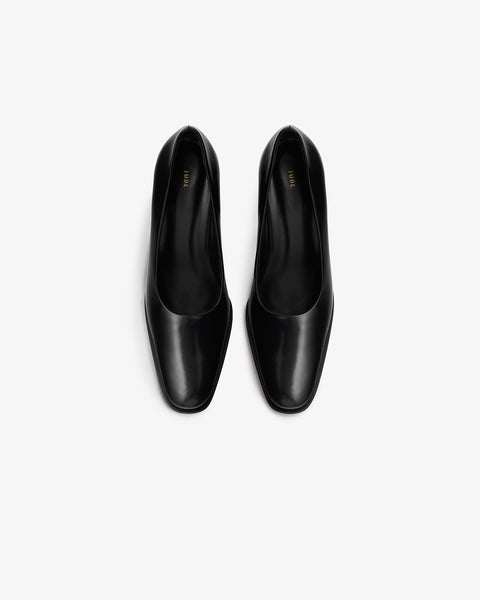 Fete Pump in Black Brushed Leather