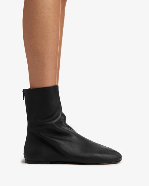 floor ankle boot in black leather