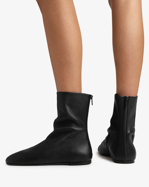 floor ankle boot in black leather