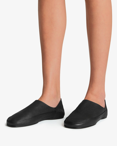 floor slipper in black leather