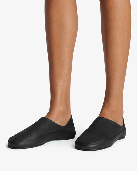floor slipper in black leather