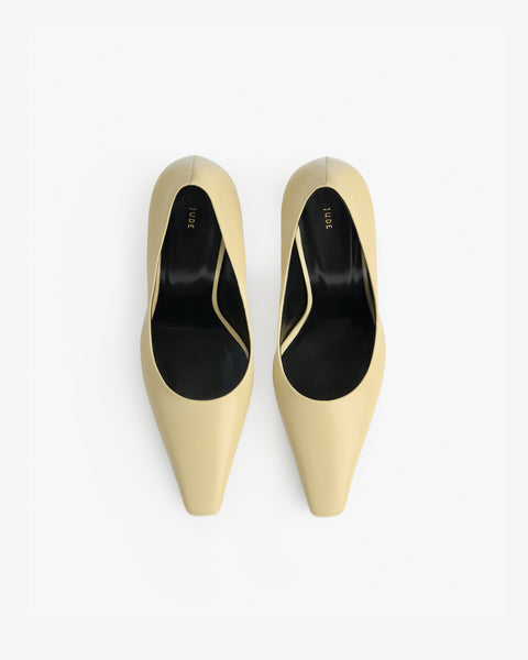 Fame Pump in Beige Brushed Leather