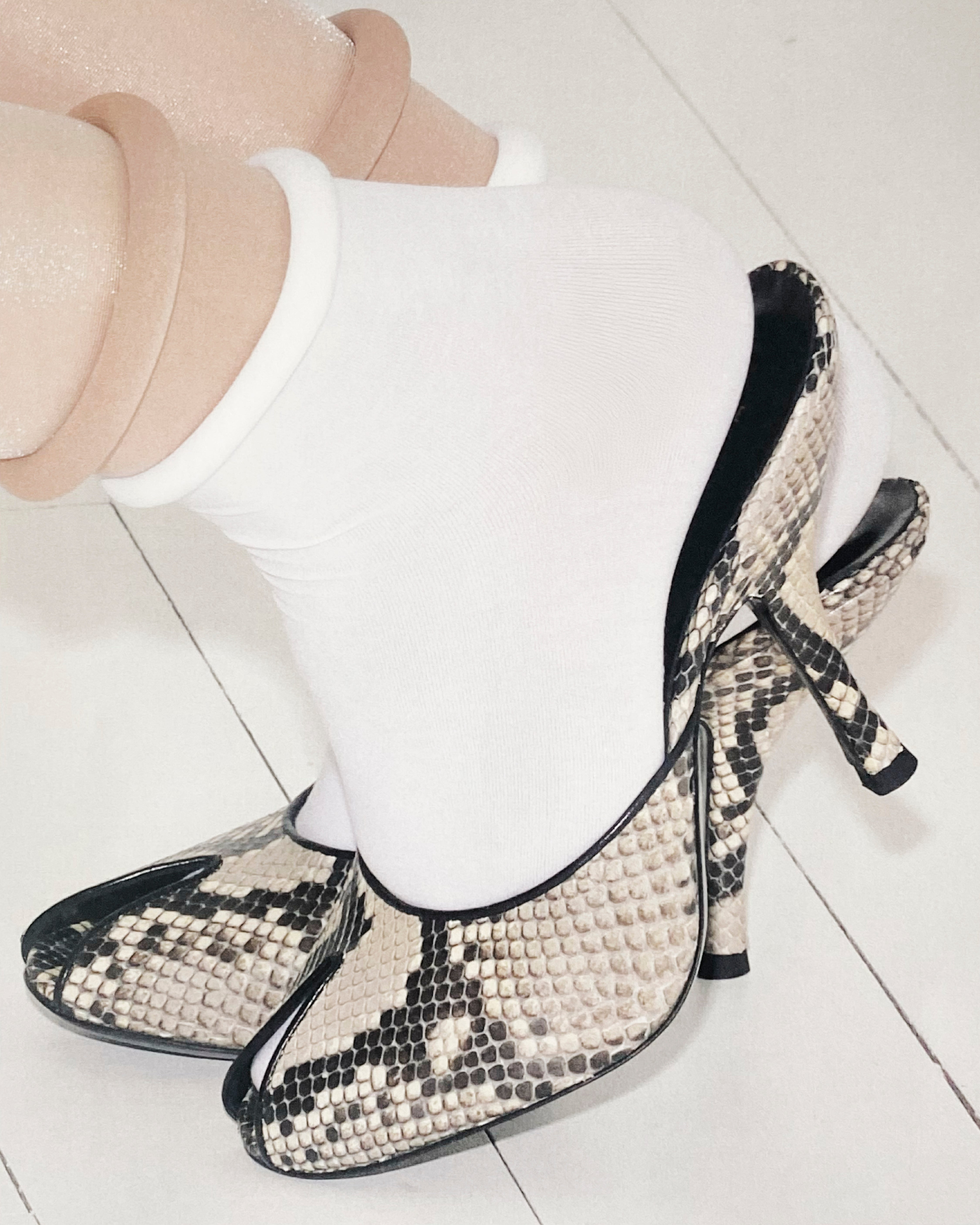 Date Mule in Stone Python Leather – JUDE