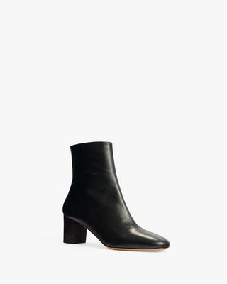 rook ankle boot in black leather - Second Image