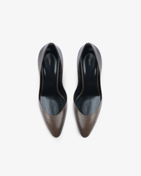 haze pump in mocha leather